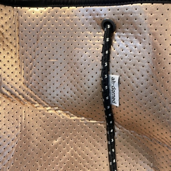 Metallic neoprene bag with pouch - Picture 3 of 4